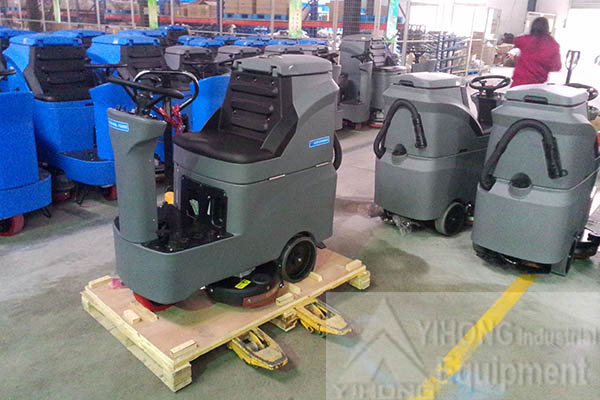 4 Sets of Ride-on Auot Scrubbers YHFS-70ORM Exported to New Zealand